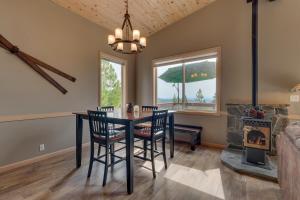 Treetop at Tahoe Donner - Pet Friendly 4BR w Gym and Pool Access