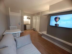 Apto-Flat Excelente Localização Centro-Batel Piscina e Academia