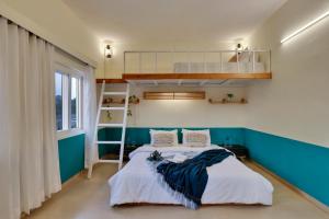 Alaya Stays 4BHK Farmhouse with Pvt Pool & Garden - Manesar