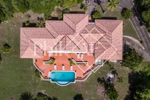 Beautiful 5 bed-rooms Villa at Terres Basses - Cupecoy