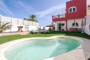 Corralejo Beach Villa Tierra- Sea View, Private Pool, BBQ & Wifi by Amazzzing Travel