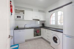 Corralejo Beach Villa Tierra- Sea View, Private Pool, BBQ & Wifi by Amazzzing Travel