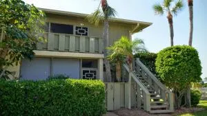 Westbay Point Moorings 214 Home - 霍姆斯海滩