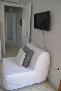 Hibiscus House in traditional settlement of Parikia