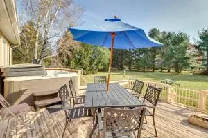 Hot Tub, Sauna and Game Room Spacious Poconos Gem! - Blakeslee