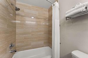 Queen Room with Two Queen Beds - Non-Smoking room in Quality Inn Sandersville