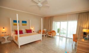 Oceanside Junior Suites at 5 Star All-Inclusive Resort