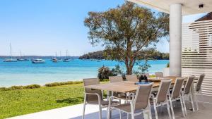 Whitehouse On The Water