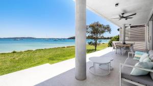 Whitehouse On The Water