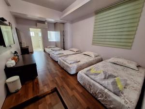 Phòng 4 Người Có Phòng Tắm (Quadruple Room with Bathroom)