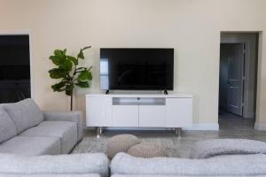 Palm Beach Getaway with hot tub & mini golf near beaches, downtown, and plenty of shopping