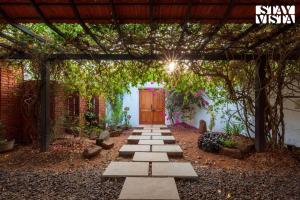 Wander Beyond by StayVista - Featuring a Bali-themed abode and a refreshing swimming pool