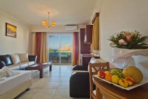 Apartment with Sea View room in Royal Beach Hotel