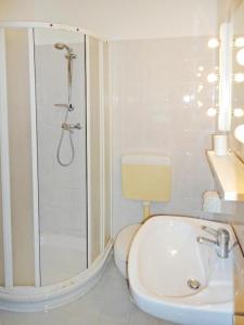 Lovely apartment for 5 guests by the beach-Beahost