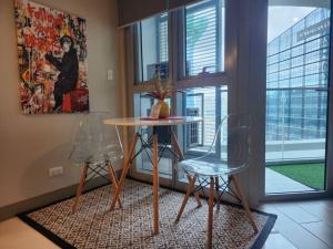 BGC Uptown Parksuites wBalcony and Stunning City View
