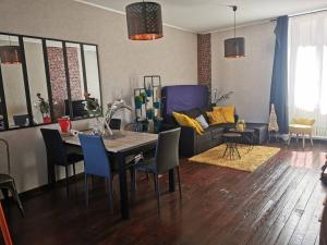 Appartements Agreable maison de ville, en triplex : photos des chambres