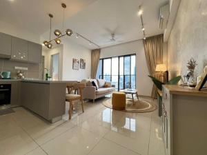 3R3B KLCity CentreView (Balcony) - 8 pax