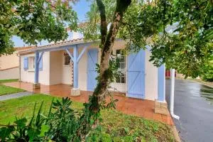 Grande maison pour 10 avec piscine - Avrillé