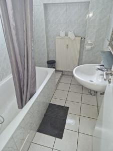 Single Room with Shared Bathroom room in GZ Hostel Bonn
