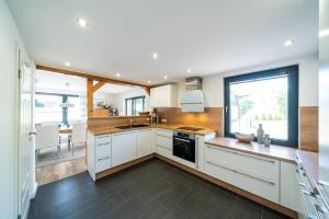 Ferienhaus Landlust - Erholung mit Fasssauna und Whirlpool nahe Binz!