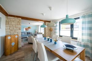Ferienhaus Landlust - Erholung mit Fasssauna und Whirlpool nahe Binz!