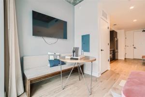 NEW 1BR with Views and Rooftop pool near Rainey St