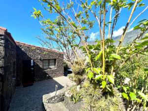 Rural house with barbecue and beautiful sea view en El Hierr, Tigaday