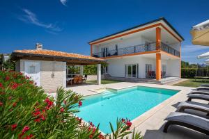 obrázek - Modern villa Eva Kastel with pool near Buje