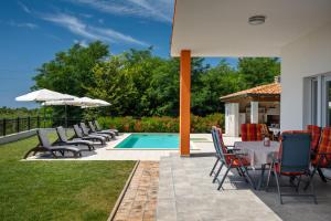 Modern villa Eva Kastel with pool near Buje