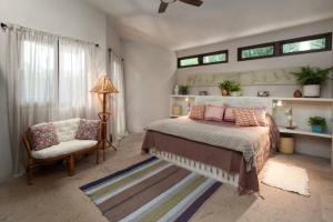 Exquisite 4-Bedroom Villa, 5-minutes from beach