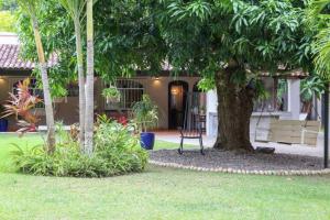 Garden Estate 5-Minutes from Beach - Ideal for Large Groups