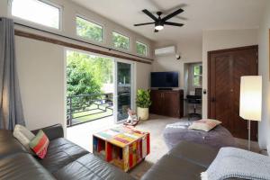 Exquisite 4-Bedroom Villa, 5-minutes from beach