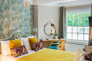 Small Double Room with En Suite room in The Orangery Restaurant & Rooms