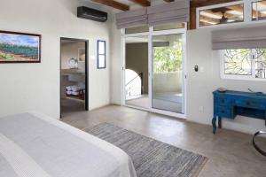 Entire Tocayo Steps to Beach and Surf 4BD Condo with Master Suite