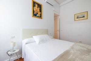Apartment room in Elena al Colosseo