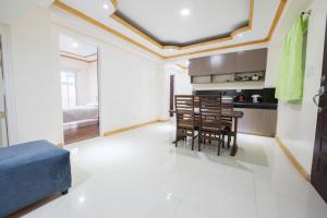 3 Bedroom Unit with Breakfast for 2pax
