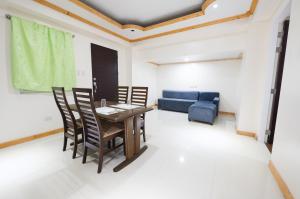 3 Bedroom Unit with Breakfast for 2pax