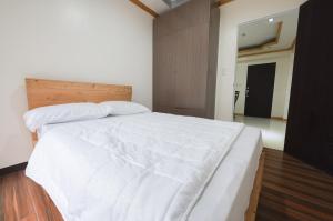 3 Bedroom Unit with Breakfast for 2pax