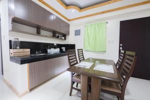 3 Bedroom Unit with Breakfast for 2pax