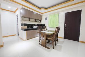 3 Bedroom Unit with Breakfast for 2pax