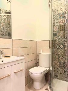 Appartements LE MANOIR - REZ DE CHAUSSEE - PARKING - WIFI - CENTRE VILLE : photos des chambres