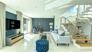 Villa Madeira by LovelyStay