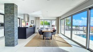 Villa Madeira by LovelyStay