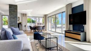 Villa Madeira by LovelyStay