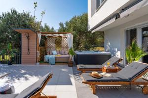 Villa Lea with 4 bedrooms, 40sqm pool, Hot-Tub, 2km from beach 