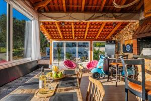 Villa Lea with 4 bedrooms, 40sqm pool, Hot-Tub, 2km from beach