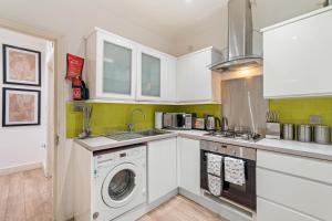 Chic Urban Retreat in London - Sleeps 8
