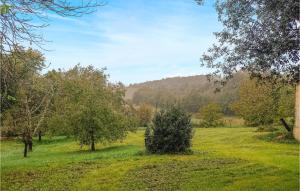 Maisons de vacances 4 Bedroom Amazing Home In Conchez-de-barn : photos des chambres