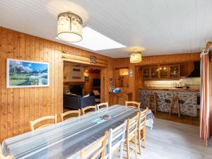 Maison au centre du village, cour privative, au calme, Wi-Fi, cheminée, idéale pour familles. - FR-1-401-234