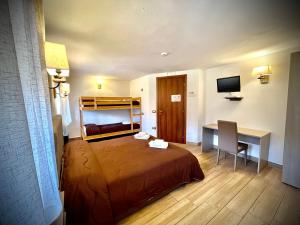 Standard Quadruple Room room in Hotel Pinguino